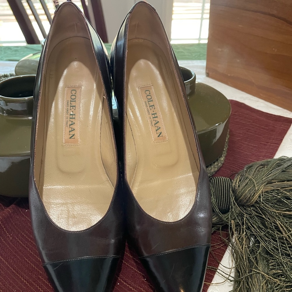 Item #38. EUC Cole Haan kitten heel pumps